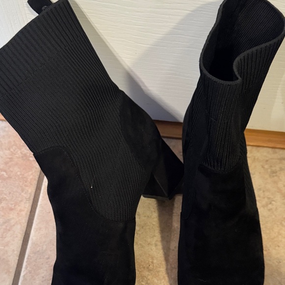 Elegant Black Ankle Boots - Picture 6 of 6